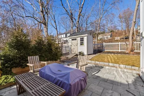 Exterior - 27 Broad Cove Rd, Hingham, MA 02043 photo 4 of 8