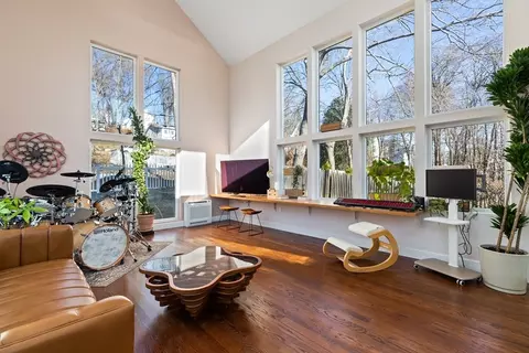 Living - 27 Broad Cove Rd, Hingham, MA 02043 photo 1 of 6