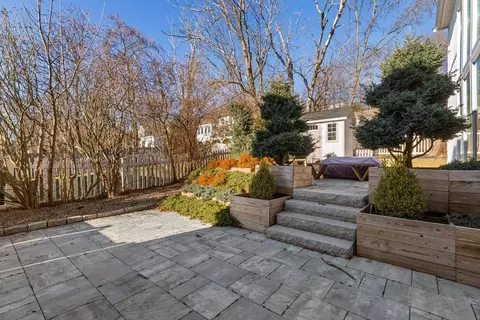 Exterior - 27 Broad Cove Rd, Hingham, MA 02043 photo 2 of 8