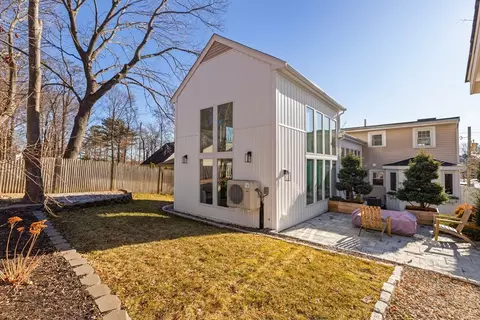 Exterior - 27 Broad Cove Rd, Hingham, MA 02043 photo 5 of 8
