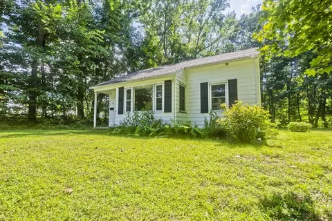 40 Hadley St, South Hadley, MA 01075