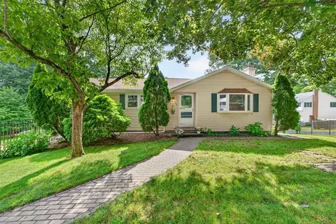 38 Paulson Dr, Burlington, MA 01803