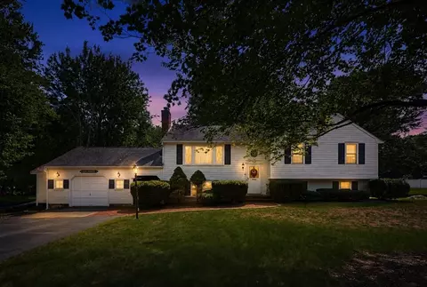 80 Cedarwood Rd, Hanover, MA 02339