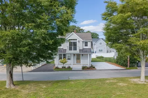 10 Vesper Ave, Falmouth, MA 02540