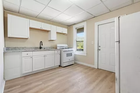 Entry Way - 281-285 Belmont Ave, Springfield, MA 01108 photo 3 of 4
