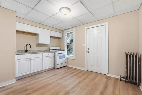 Entry Way - 281-285 Belmont Ave, Springfield, MA 01108 photo 2 of 4