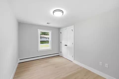 Bedroom - 17 Drinkwater Rd, Hampton Falls, NH 03844 photo 5 of 7