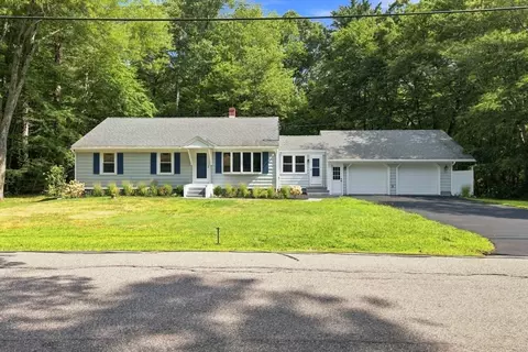 Exterior - 17 Drinkwater Rd, Hampton Falls, NH 03844 photo 3 of 5