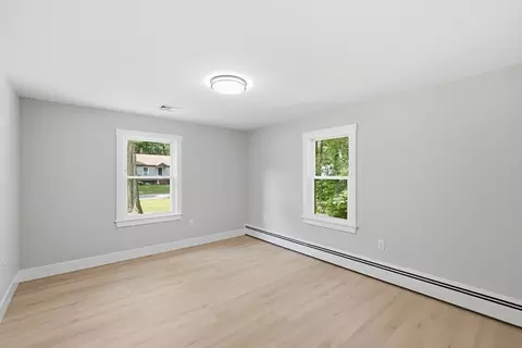 Bedroom - 17 Drinkwater Rd, Hampton Falls, NH 03844 photo 6 of 7