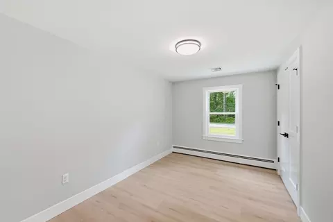 Bedroom - 17 Drinkwater Rd, Hampton Falls, NH 03844 photo 4 of 7