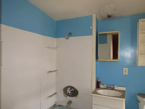 Bath - 60 11th St, Wareham, MA 02538 photo 1 of 2