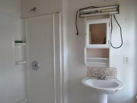 Bath - 60 11th St, Wareham, MA 02538 photo 2 of 2
