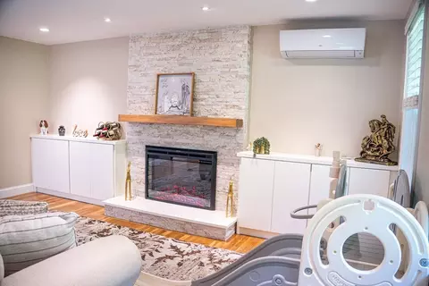 Living - 118 Mendon Rd, Sutton, MA 01590 photo 2 of 3