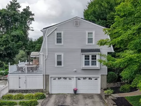 Exterior - 118 Mendon Rd, Sutton, MA 01590 photo 2 of 9