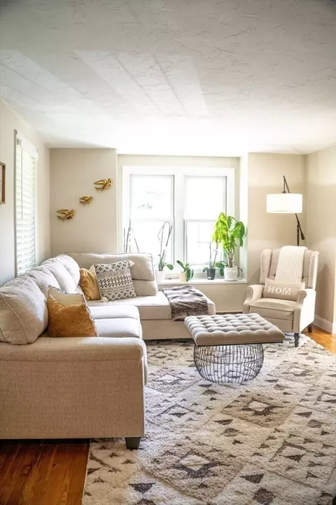 Living - 118 Mendon Rd, Sutton, MA 01590 photo 3 of 3