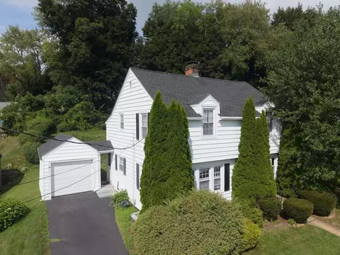 25 Westwood Pkwy, Southbridge, MA 01550