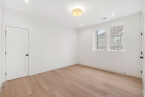 Bedroom - 20 Crescent Rd #20, Needham, MA 02494 photo 6 of 7