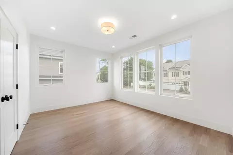 Bedroom - 20 Crescent Rd #20, Needham, MA 02494 photo 4 of 7
