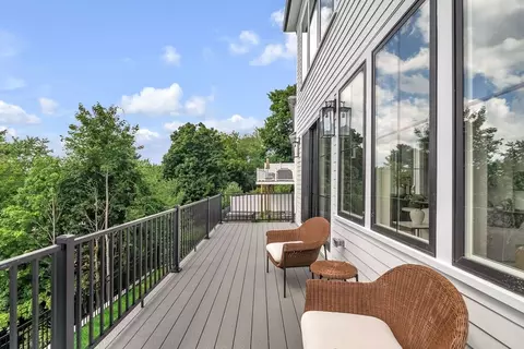 Exterior - 20 Crescent Rd #20, Needham, MA 02494 photo 2 of 4