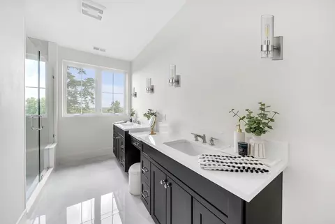 Bath - 20 Crescent Rd #20, Needham, MA 02494 photo 1 of 5