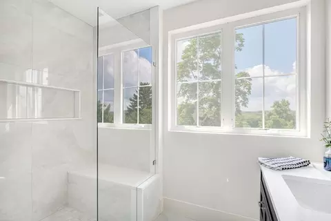 Bath - 20 Crescent Rd #20, Needham, MA 02494 photo 2 of 5