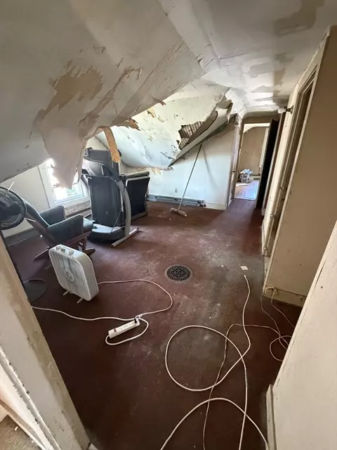 Entry Way - 21 Everett St, Fall River, MA 02723 photo 3 of 5