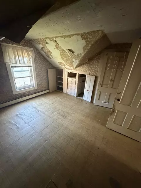 Bedroom - 21 Everett St, Fall River, MA 02723 photo 7 of 9