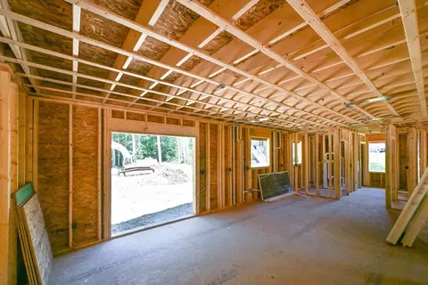 Entry Way - 35 Sawmill Rd, Dudley, MA 01571 photo 4 of 5