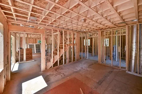 Entry Way - 35 Sawmill Rd, Dudley, MA 01571 photo 2 of 5