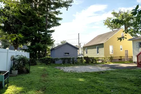 Exterior - 1388 Bay St, Springfield, MA 01109 photo 5 of 8
