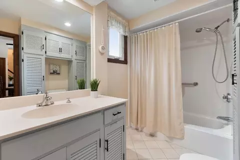 Bath - 12 Williams St, Danvers, MA 01923 photo 1 of 1
