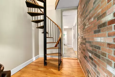 Entry Way - 257 Centre St, Danvers, MA 01923 photo 2 of 3