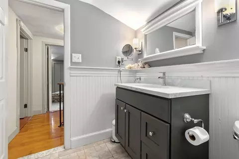 Bath - 257 Centre St, Danvers, MA 01923 photo 3 of 4