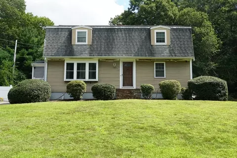 492 Kingman St, Taunton, MA 02718