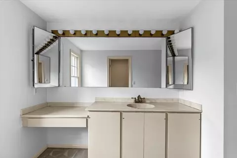 Bath - 56 Floret Cir #56, Hingham, MA 02043 photo 1 of 3