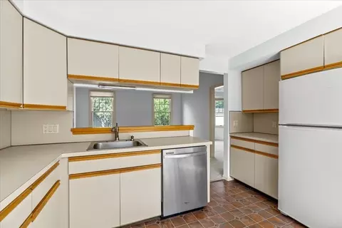 Kitchen - 56 Floret Cir #56, Hingham, MA 02043 photo 2 of 2