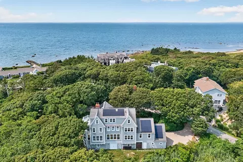 129 Racing Beach Ave, Falmouth, MA 02540