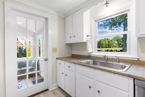 Kitchen - 262 Main St, Rowley, MA 01969 photo 5 of 7