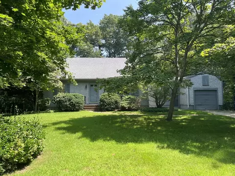 7 Tupola Ln, Mattapoisett, MA 02739