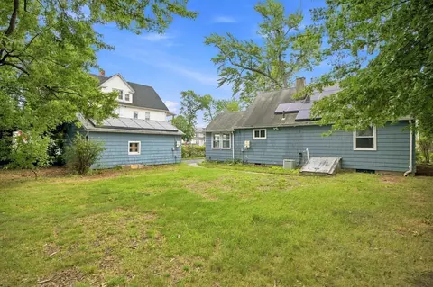 Exterior - 132 Miller St, Springfield, MA 01104 photo 9 of 10