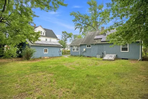 Exterior - 132 Miller St, Springfield, MA 01104 photo 6 of 10