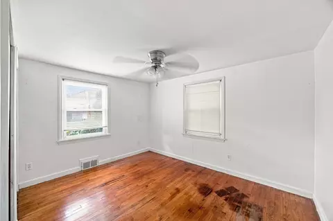 Bedroom - 132 Miller St, Springfield, MA 01104 photo 4 of 13