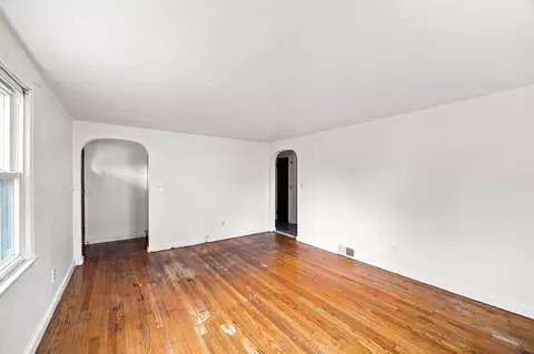 Living - 132 Miller St, Springfield, MA 01104 photo 3 of 3