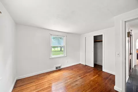 Bedroom - 132 Miller St, Springfield, MA 01104 photo 1 of 13