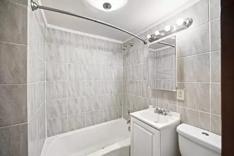 Bath - 132 Miller St, Springfield, MA 01104 photo 1 of 2