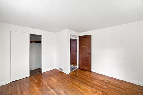 Bedroom - 132 Miller St, Springfield, MA 01104 photo 2 of 13