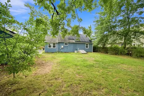 Exterior - 132 Miller St, Springfield, MA 01104 photo 5 of 10