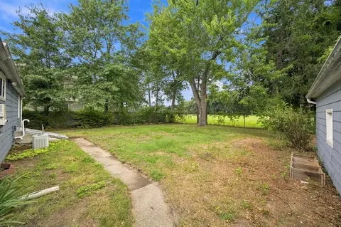 Exterior - 132 Miller St, Springfield, MA 01104 photo 4 of 10