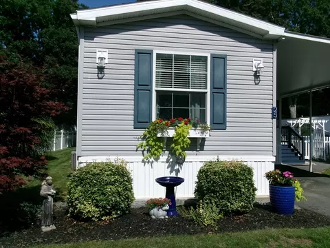 25 Bayberry Ln, Plymouth, MA 02360