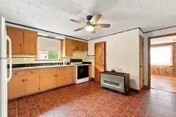Entry Way - 341 Osborn St, Fall River, MA 02724 photo 2 of 8